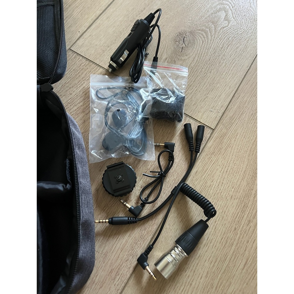 Pixel MK7 Wireless Lavalier Microphone System with Accessories and Case - Picture 4 of 5